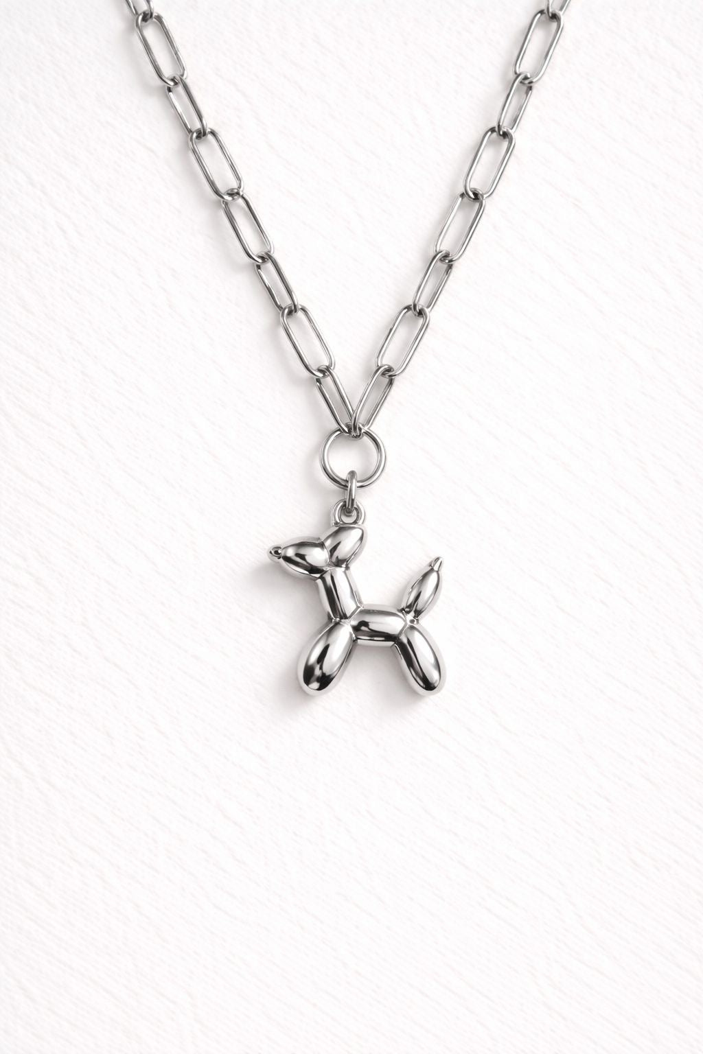 Collar de perrito en plata y elefante en dorado en acero inoxidable.