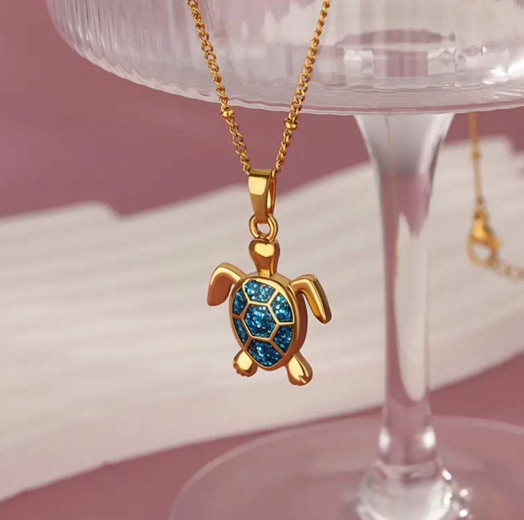 Hermoso collar de tortuga en acero inoxidable.