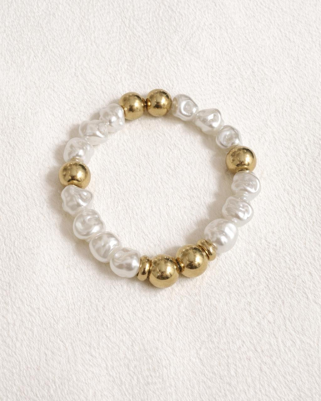 Pulsera artesanal con perla blanca